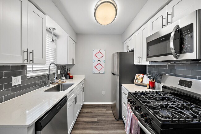 Cherry Hill Village Apartments - Dearborn Heights, MI, Dearborn Heights, MI 48127 - photo 2