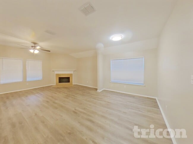 111 Rockbrook Dr, Wylie, TX 75098 - photo 3