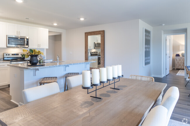 4BR, 2BA - 1774sf Cali - Dining Area