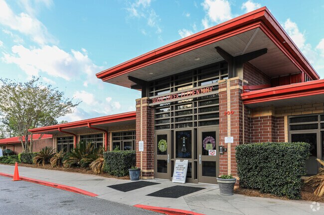 Goose Creek Elementary is one of the many primary school options available in Goose Creek.