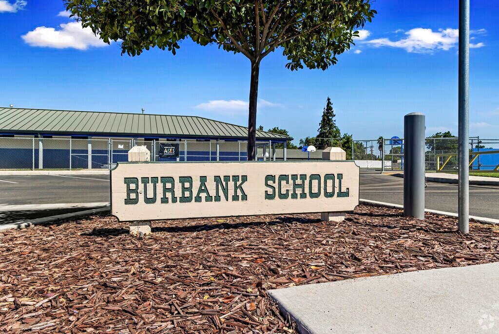 Welcome to Burbank Elementary School in La Loma Modesto, Ca.