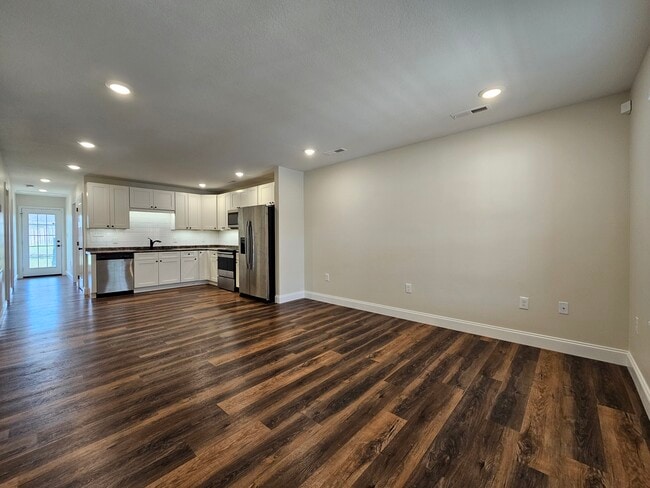 519 Hendrickson St unit B, Clinton, TN 37716 - photo 3