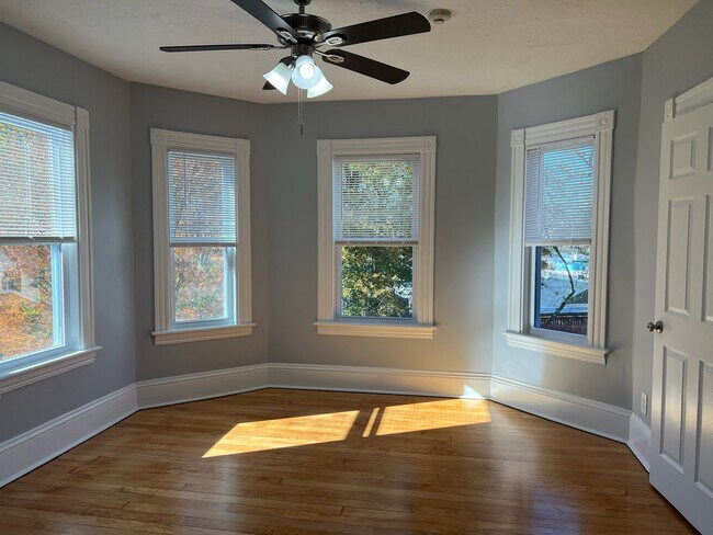 28 Paine St unit 2 R, Worcester, MA 01605 - photo 5