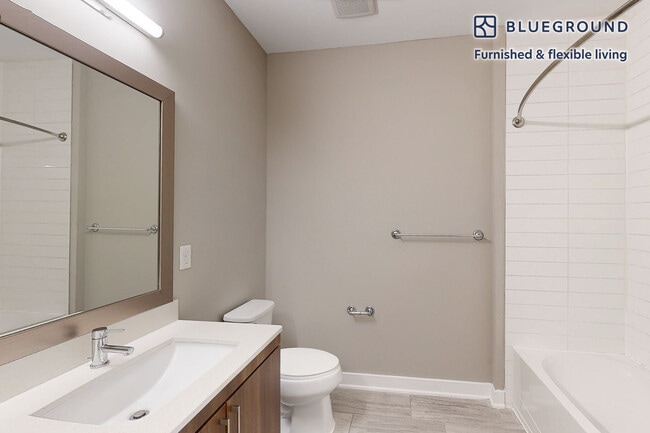 240 E Shore Rd unit FL4-ID1285A, Great Neck, NY 11023 - photo 7