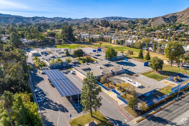 Madera Elementary School gets a B rating from Niche.