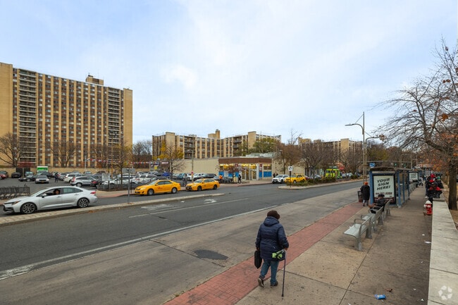 Mount Vernon's city center offers many transportation options.