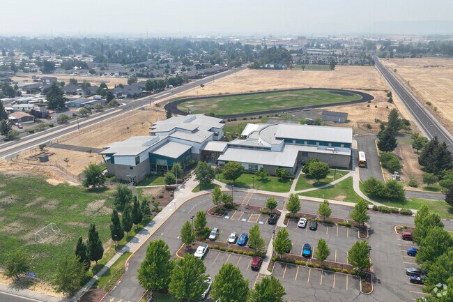 White Mountain Middle School has a beautiful campus for its students.