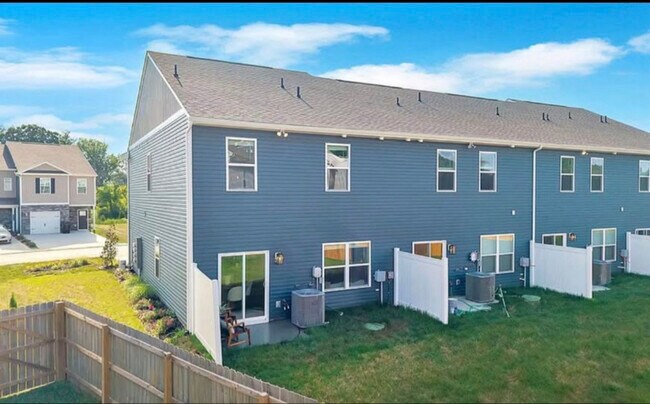 3535 Bisham Wood Ln, Powell, TN 37849 - photo 2