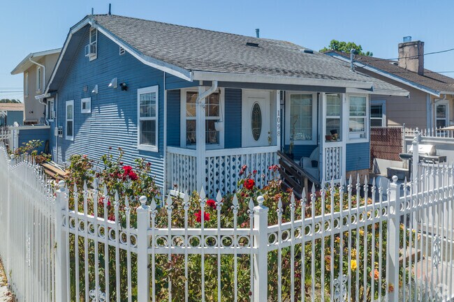 Coliseum homes boast gardens that show off creativity and care from local residents.