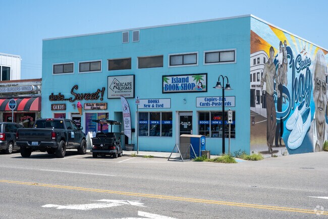 Sea Breeze residents shop at local bookstores.