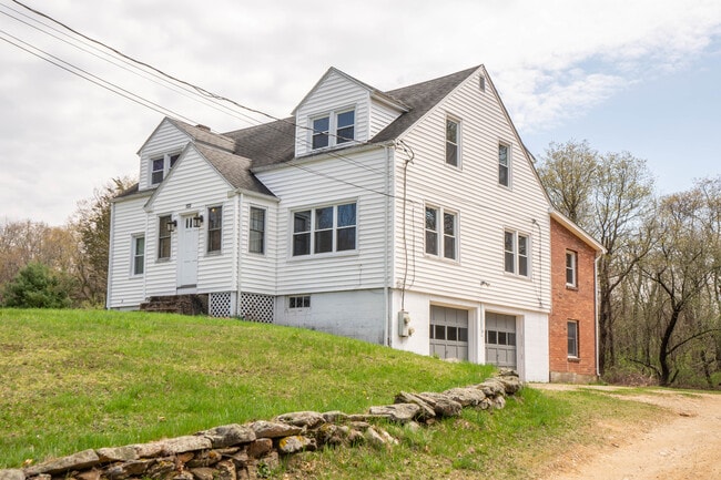 133 Lake Hayward Rd unit 133 Left Unit, Colchester, CT 06415 - photo 2