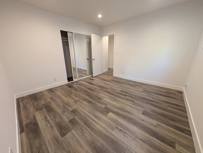 739 N Sweetzer Ave unit 4, West Hollywood, CA 90069 - photo 6