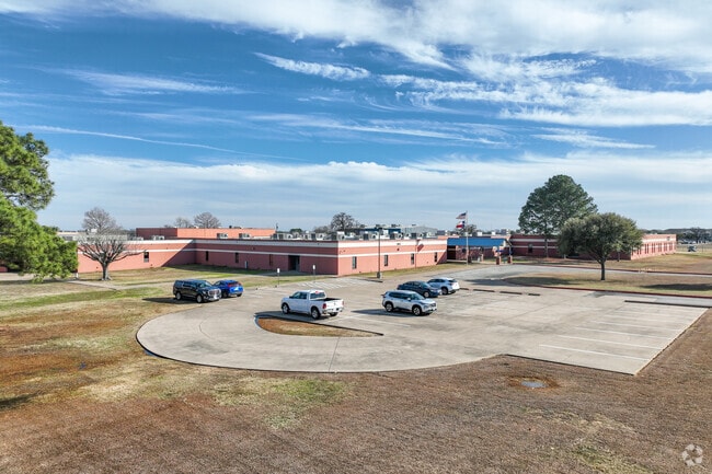 Joshua High School - 9th Grade Campus ranks highly for Biology.