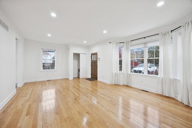 7518 Lawn St, Philadelphia, PA 19128 - photo 2