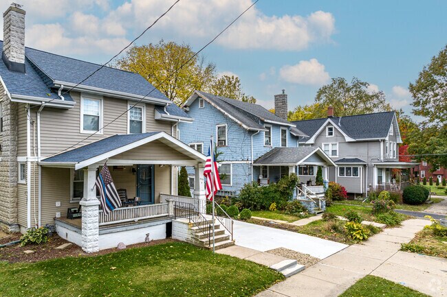 Homes in Downtown Peoria feature decent sized lots next to parks and greenspace.