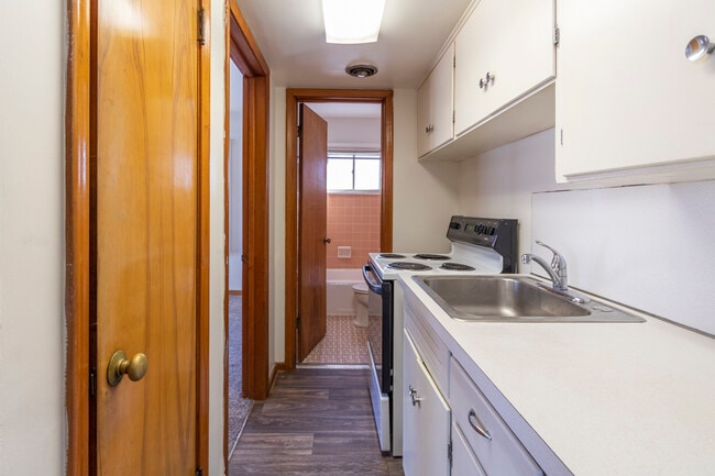 The Glade - Kitchen