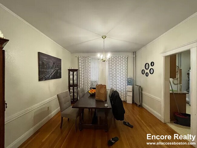 86 Maple St unit 1, Malden, MA 02148 - photo 3