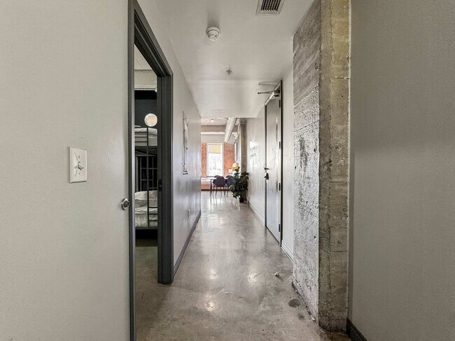 555 Evergreen St unit ID1324864P, Dallas, TX 75201 - photo 6