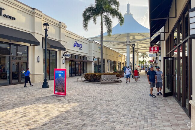 Shoppers enjoy the outdoor mall feeling when they visit Tenger Outlets.