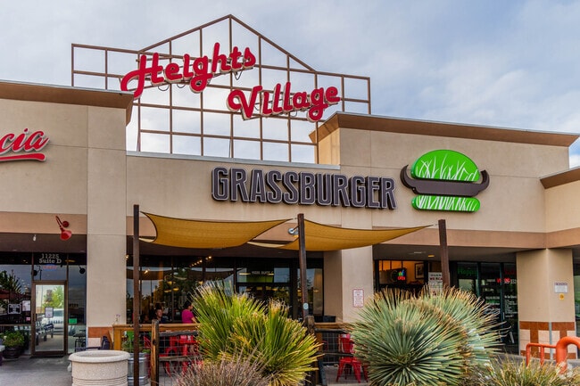 Oñate is full of amazing different restaurants like Grass Burger.