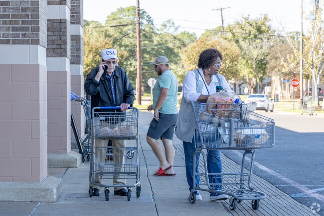 Shirley Park has several grocery shopping options.