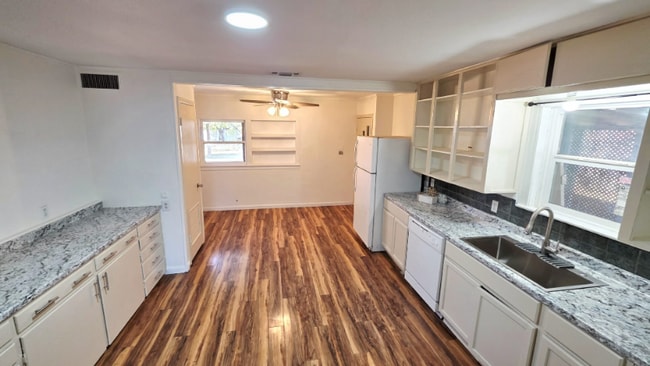 108 W 27th St, San Angelo, TX 76903 - photo 4