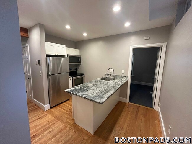 37 Sheafe St unit 2, Boston, MA 02113 - photo 5