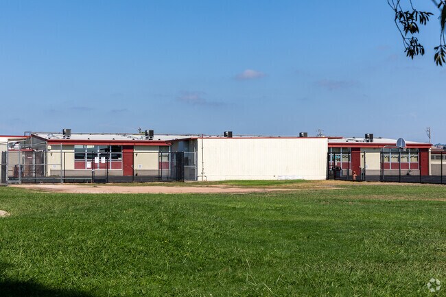 Monroe Elementary School scores a A- on Niche.