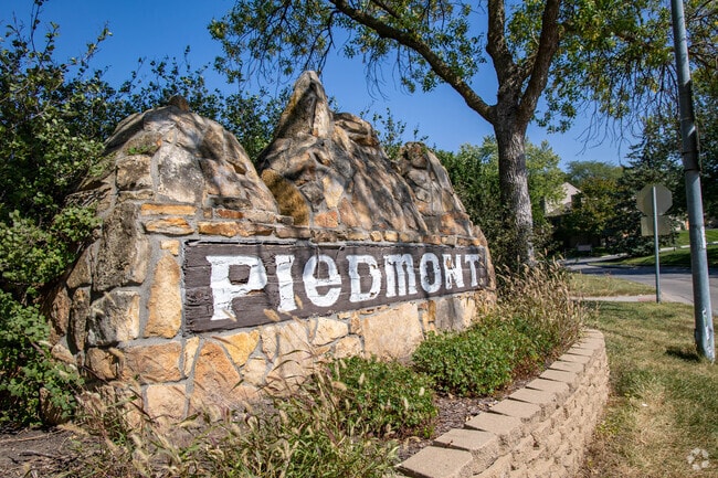 Piedmont Wycliffe offers a central location with easy access to shops and dining.