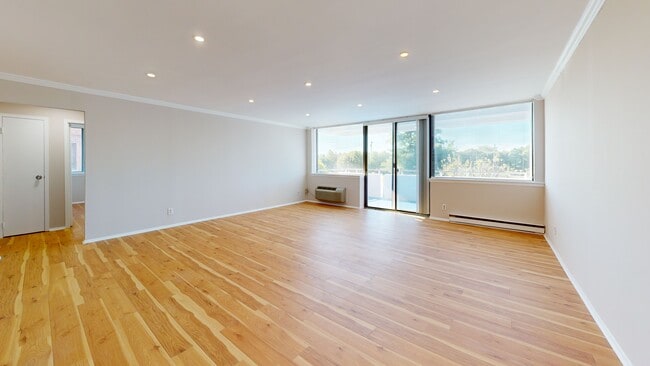 Tide Harbor unit 101, Stratford, CT 06615 - photo 2