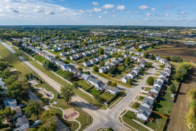 Wynnewood/Brookfield consists mainly of two developments, built between the 1990s and 2000s.