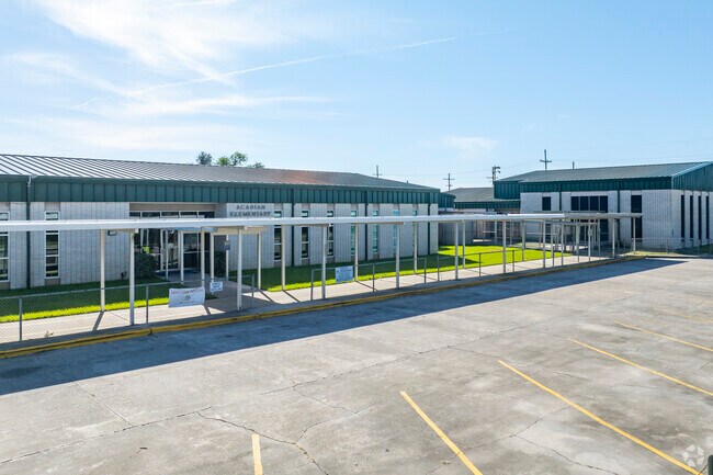 Acadian Elementary School receives an overall grade of B on Niche and has a student teacher ratio of 19 to 1.