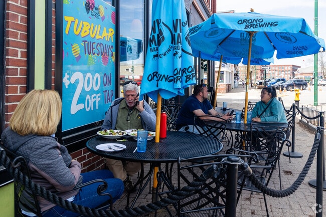 Folks enjoy some outdoor dining at Portland Pie Company in Brunswick.