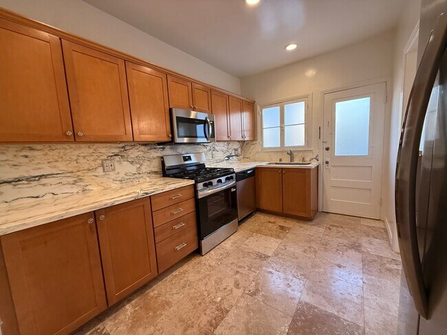 1437 S Holt Ave unit 1437 1/2, Los Angeles, CA 90035 - photo 6