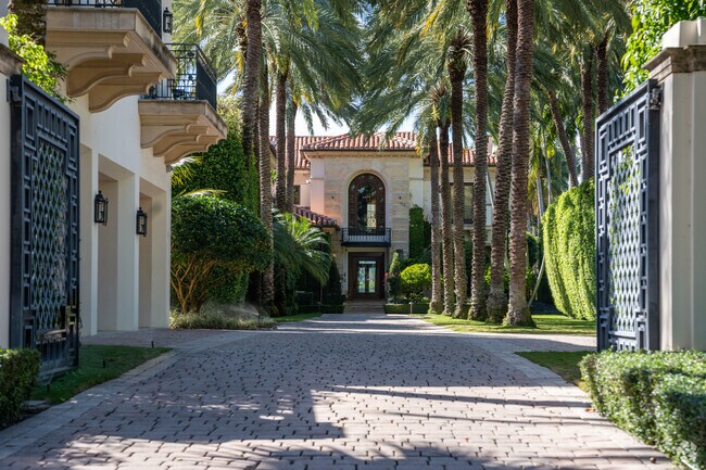 Star, Palm and Hibiscus Islands feature grand mansions with private docks.