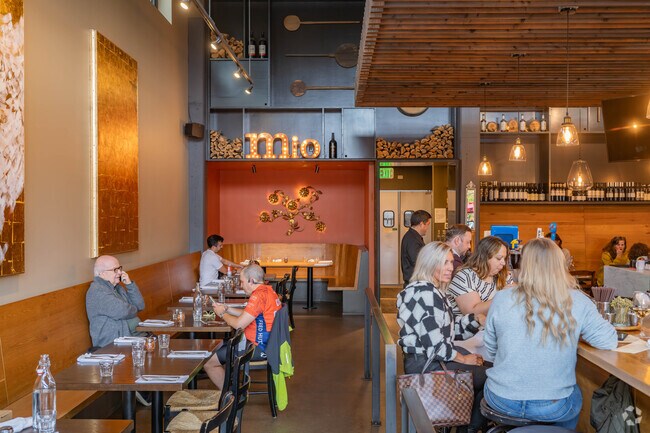 Mioposto Pizzeria is an East Mercer local favorite dinner spot.