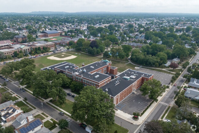 Mineola Middle School inspires students to be life-long learners.