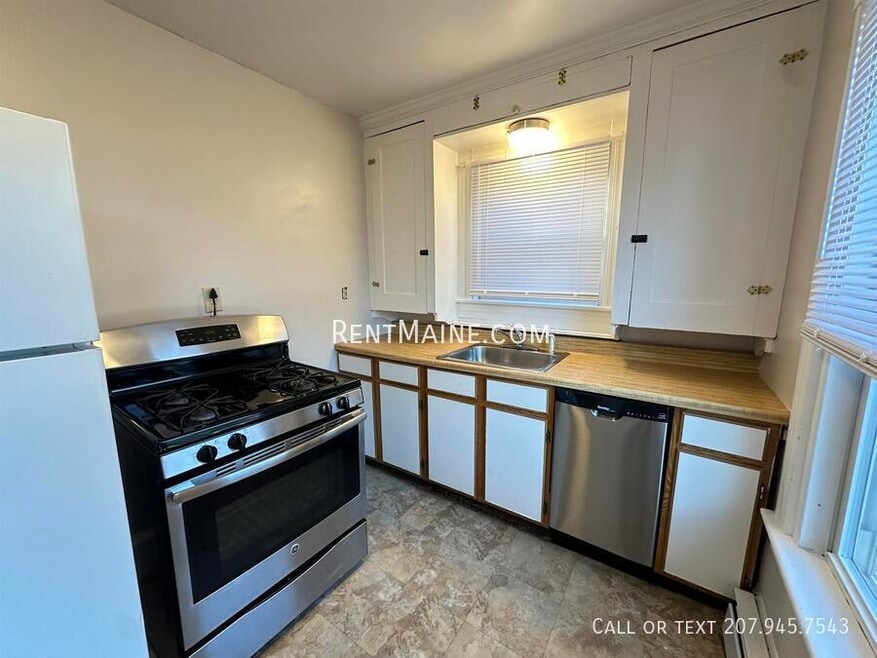 99 Sanford St unit B, Bangor, ME 04401 - photo 1