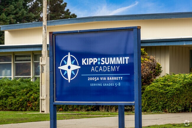 Great Schools rates KIPP Summit Academy at a 8.