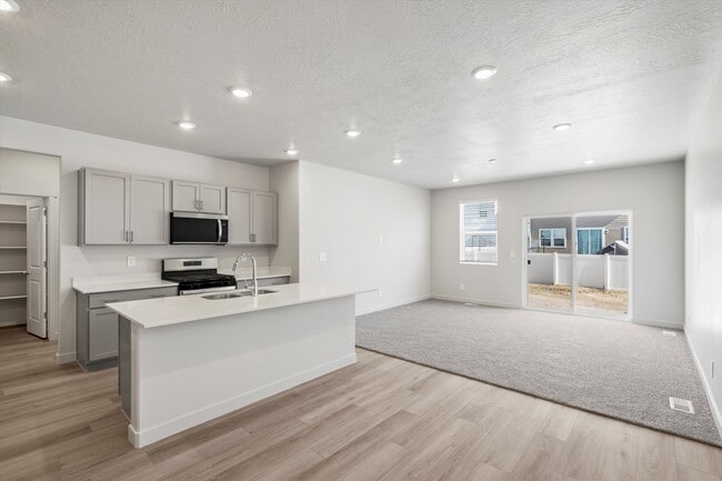 3462 N Gina St, Eagle Mountain, UT 84005 - photo 3