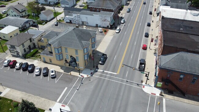 100 W Main St unit Apartment 3, Cambridge City, IN 47327 - photo 2
