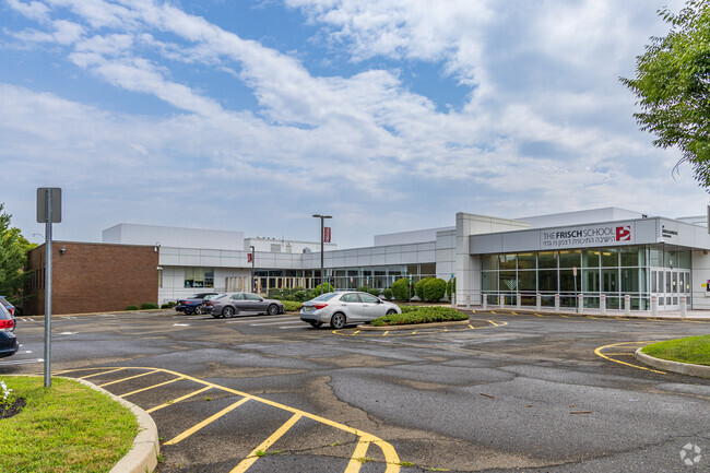 The Frisch School educates approximately a total of 923 students in an academic year.