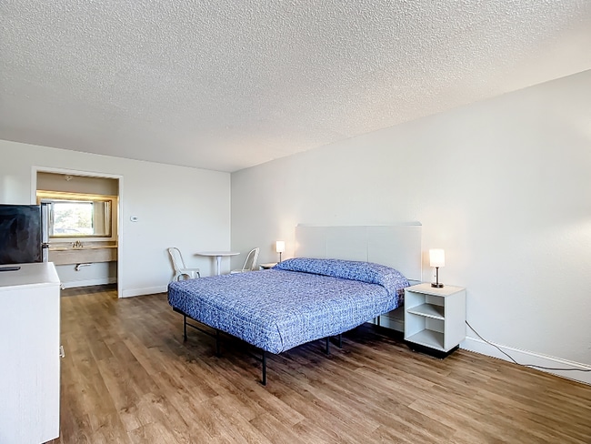 4645 N Socrum Loop Rd unit King Room, Lakeland, FL 33809 - photo 7