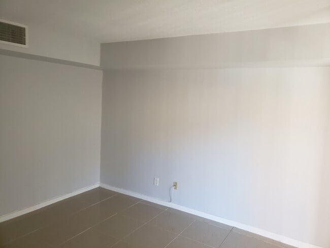 11864 SW 8th Ct, Davie, FL 33325 - photo 3