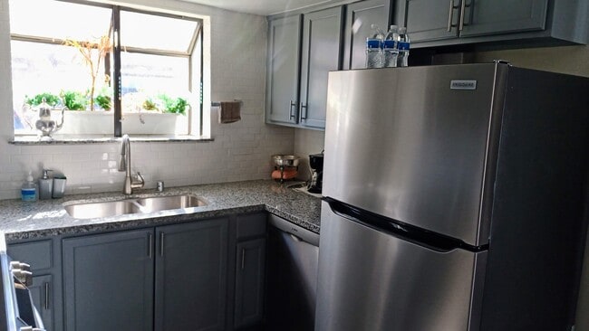 7200 Pirates Cove Rd, Las Vegas, NV 89145 - photo 3