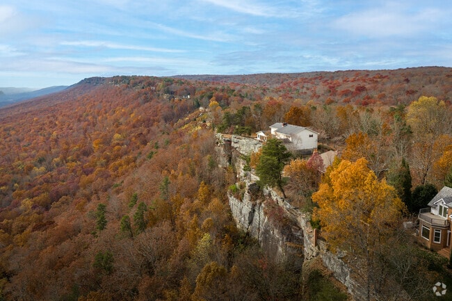 Some Mowbray homes sit on brow lots looking down into Soddy Daisy.