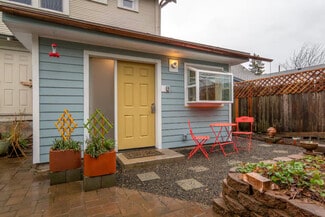 3924 SE Grant Ct Unit TGH, Portland, OR 97214