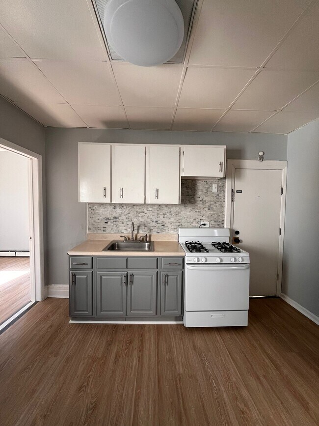 112 Linden Ave unit 2, Jersey City, NJ 07305 - photo 4