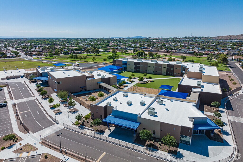 Contextual view of Nevitt Elementary School.