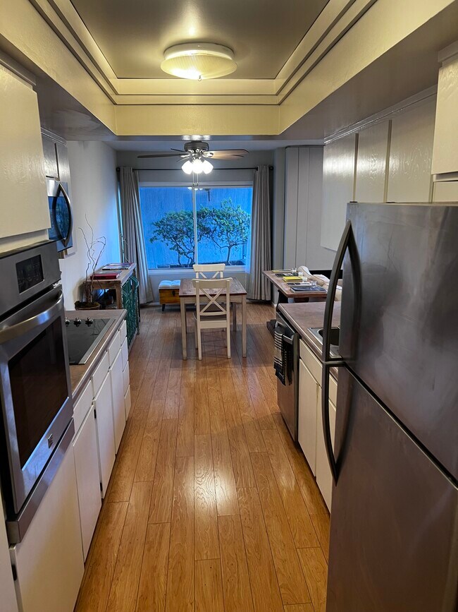 5870 Green Valley Cir unit 121, Culver City, CA 90230 - photo 6